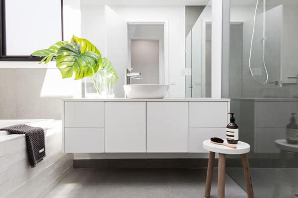 Contemporary Bathroom With White Vanity And Tiled Bathtub